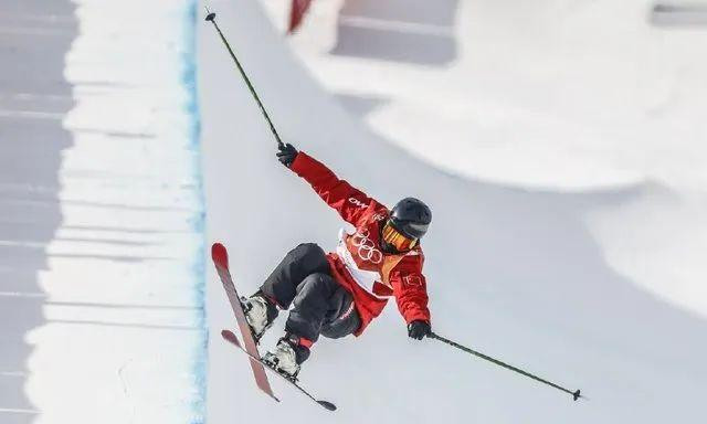 《冰雪知识微课堂》张可欣:自由式滑雪u型场地哪个动作最难练