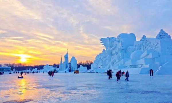 1月5日,在2020中国冰雪旅游发展论坛开幕式上,中国旅游研究院战略所