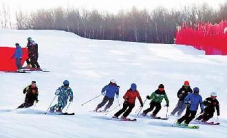 甘肃白银：冰雪运动激发中国年轻人热情