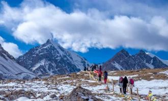 大力发展冰雪旅游经济，将“冷”资源变成“热”产业